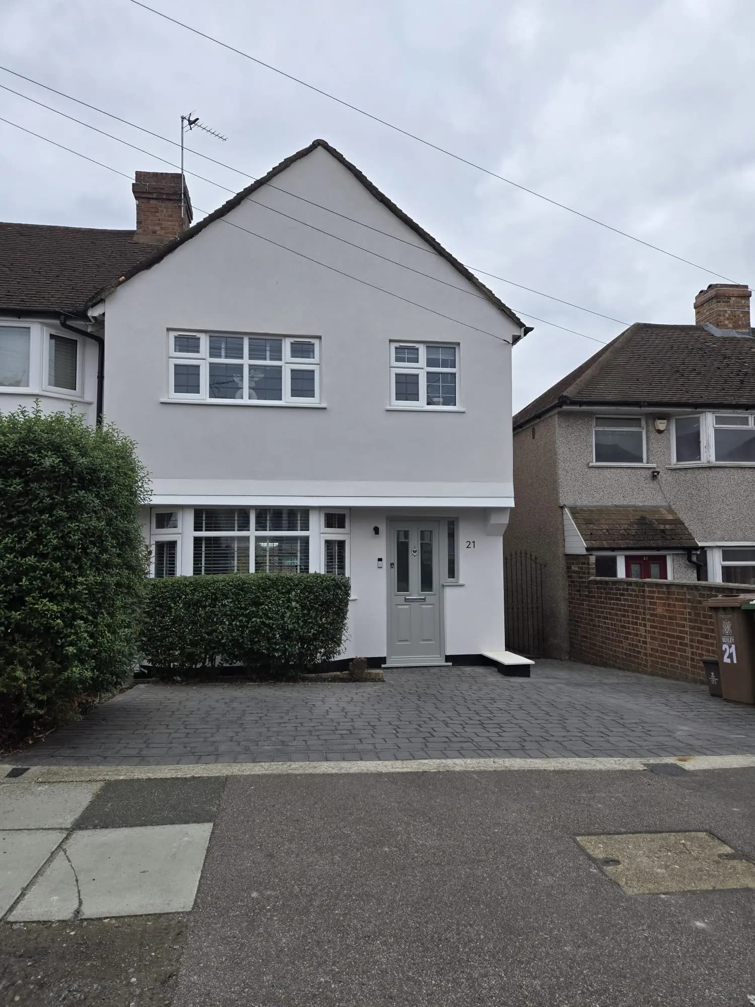 Front upper portion of house in Kent after 50mm EWI and coloured silicone render