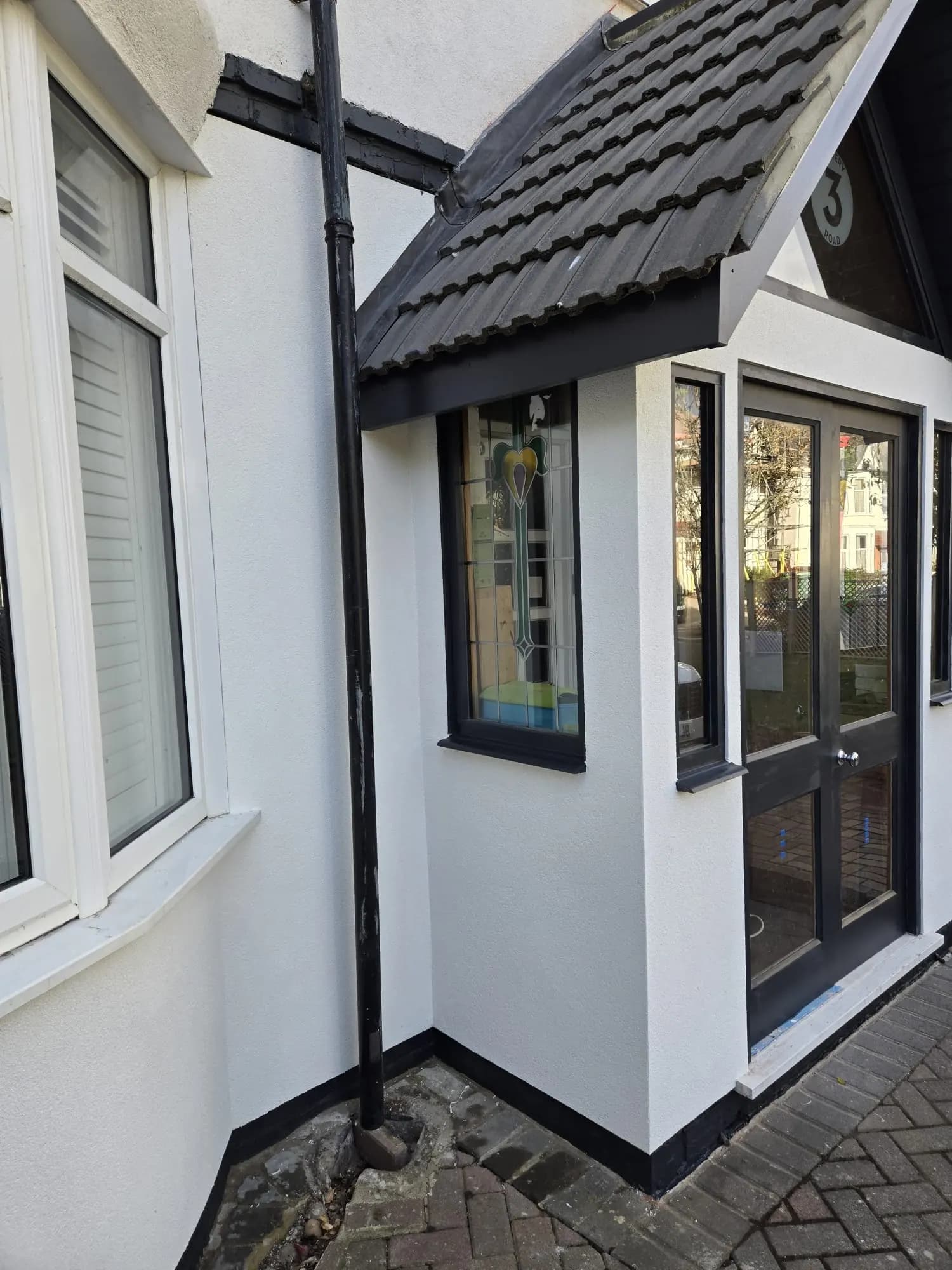 Front and side of house in Kent after silicone render covering old bricks